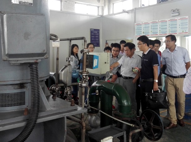 好色tv
青联组织&ldquo;百名博士商河行&rdquo;活动 4-4.jpg