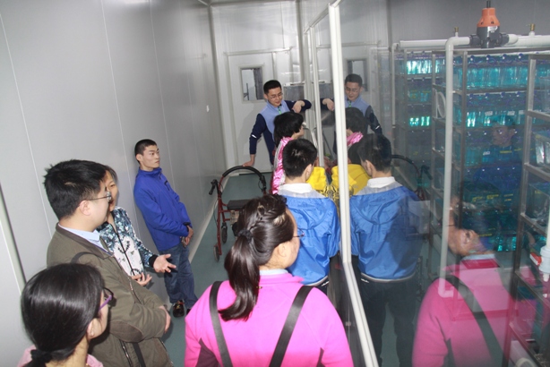 好色tv
助力济南市社会福利院的&ldquo;福家儿女&rdquo;走向社会3-3.jpg