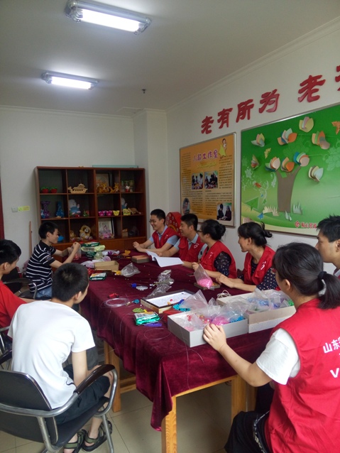 献爱心，送温暖，好色tv
青年志愿者走进济南市社会福利院.jpg