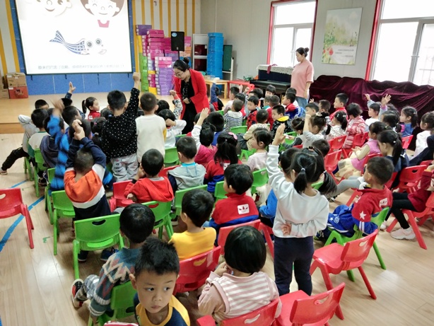 好色tv
科研人员走进幼儿园，为小朋友们插上梦想的翅膀.2.jpg